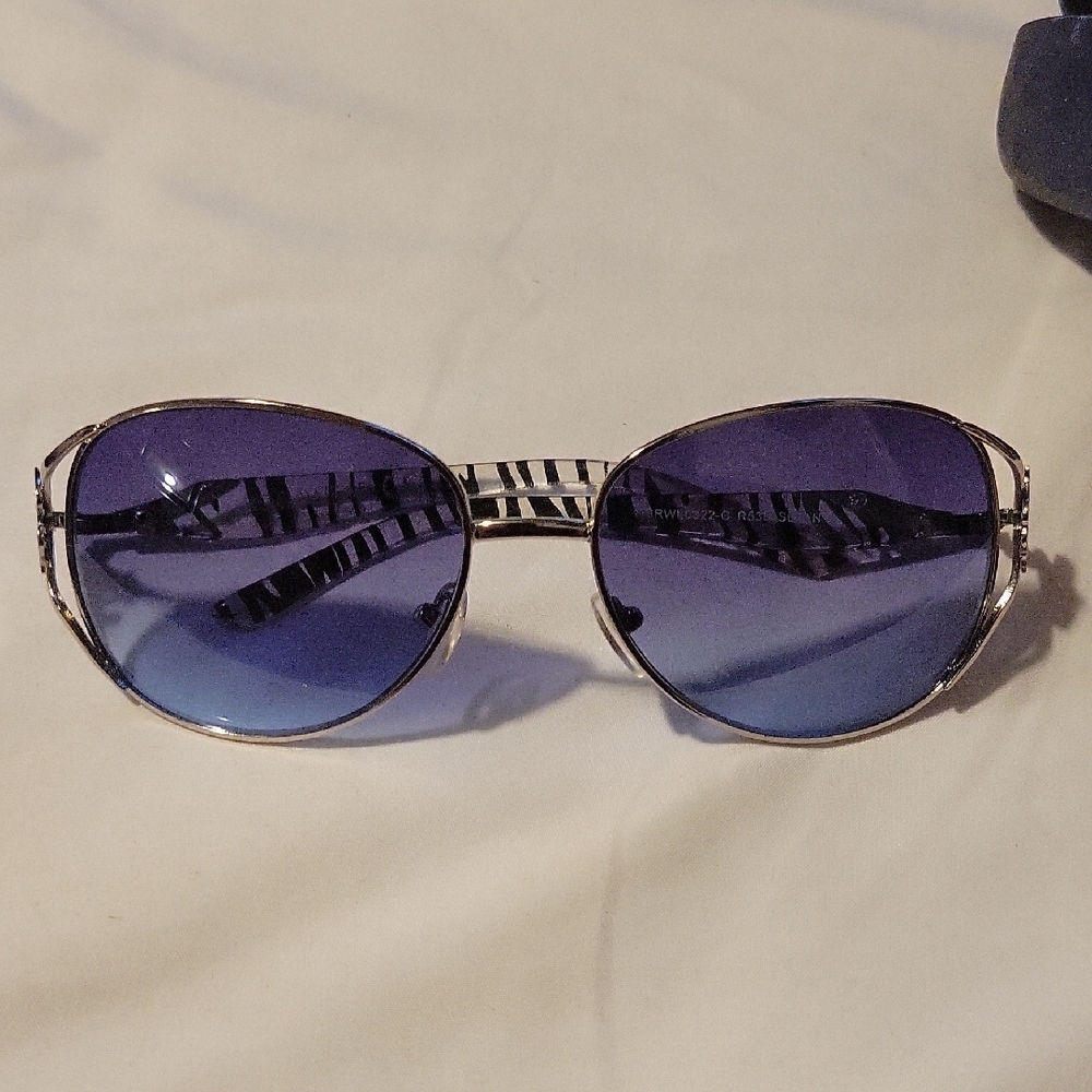 Rocawear Stylish Blue Sunglasses with Case